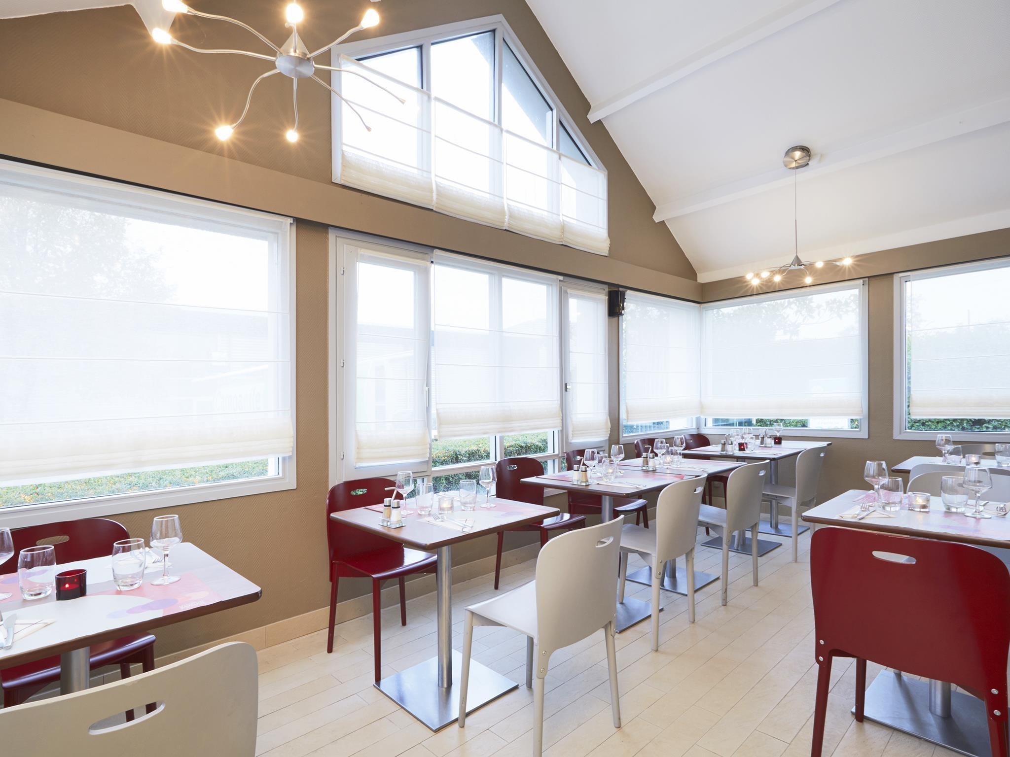 Campanile Montesson - Le Vesinet Hotel Luaran gambar